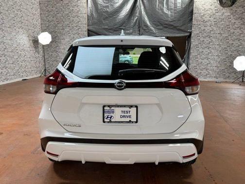 Fresh Powder 2024 Nissan Kicks S