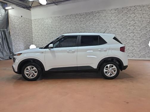 2025 Hyundai VENUE SE