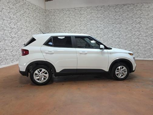 2025 Hyundai VENUE SE