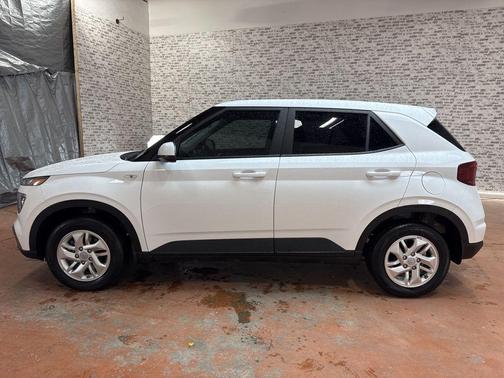 2025 Hyundai VENUE SE