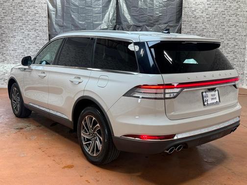2022 Lincoln Aviator Standard AWD