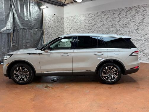 2022 Lincoln Aviator Standard AWD
