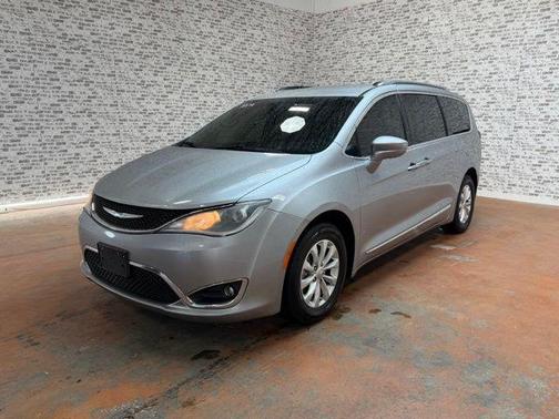 Billet Silver Metallic Clearcoat 2018 Chrysler Pacifica Touring-L