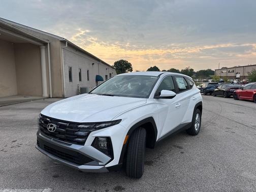 2026 Hyundai TUCSON SE