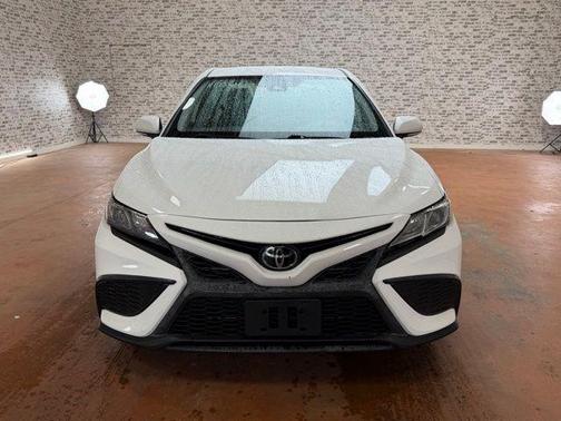 Ice 2023 Toyota Camry SE