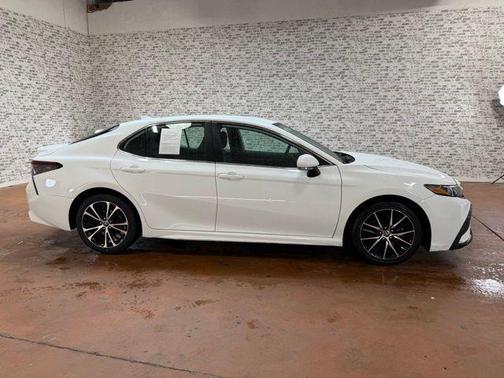 Ice 2023 Toyota Camry SE