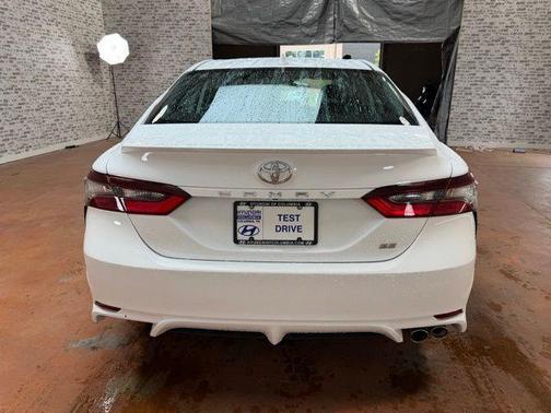 Ice 2023 Toyota Camry SE
