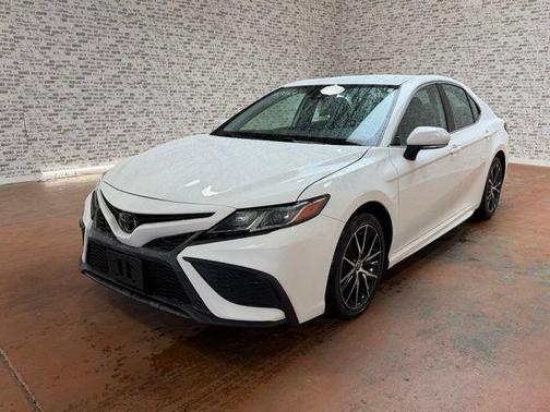 Ice 2023 Toyota Camry SE