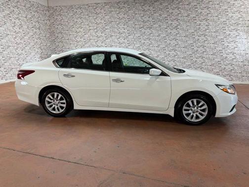Glacier White 2018 Nissan Altima 2.5 S