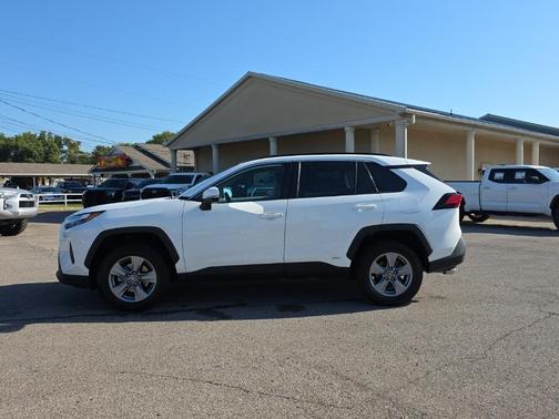 2022 Toyota RAV4 Hybrid XLE