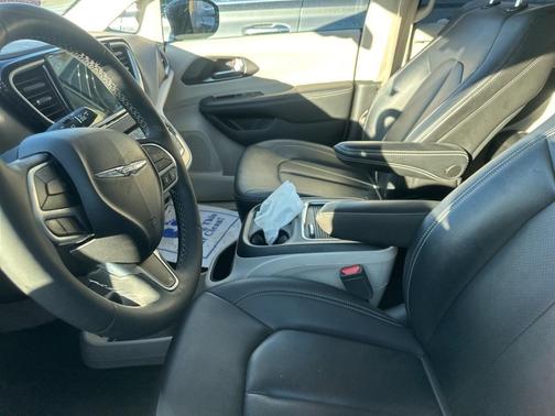 2024 Chrysler Pacifica Touring-L