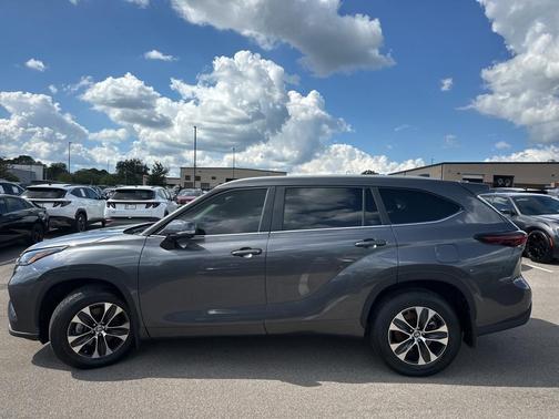 2024 Toyota Highlander XLE