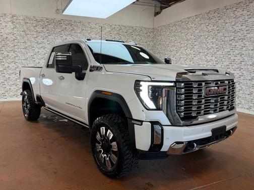 White Frost Tri-Coat 2024 GMC Sierra 2500 Denali