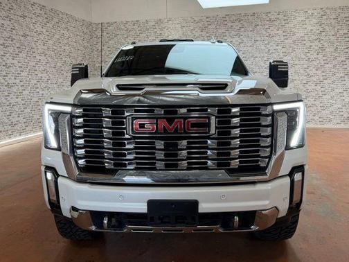 White Frost Tri-Coat 2024 GMC Sierra 2500 Denali