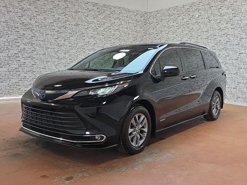 2021 Toyota Sienna XLE