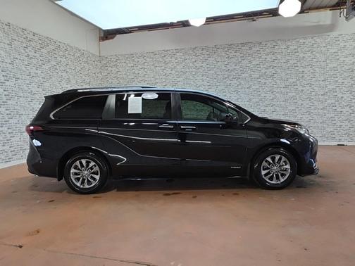 2021 Toyota Sienna XLE