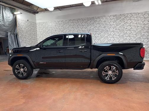 2024 GMC Canyon AT4