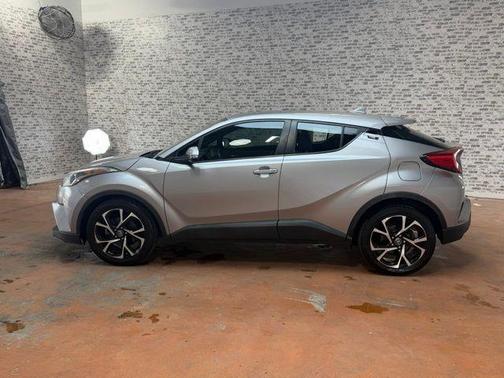 Silver Knockout Metallic 2018 Toyota C-HR XLE