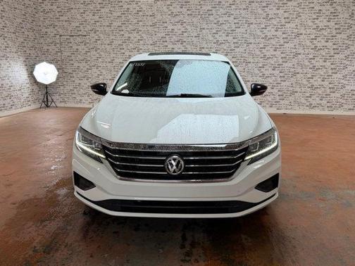 Pure White 2022 Volkswagen Passat 2.0T Limited Edition