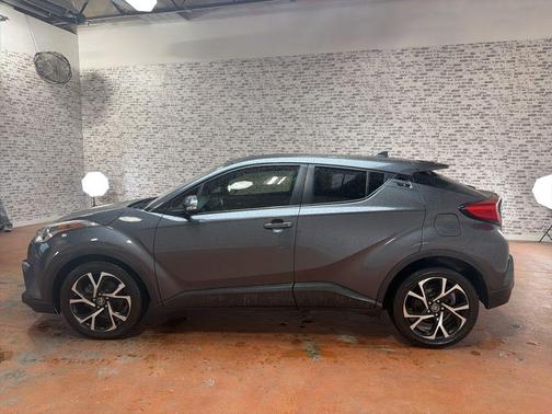 Magnetic Gray Metallic 2018 Toyota C-HR XLE Premium