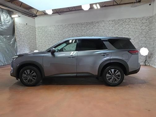 2022 Nissan Pathfinder S