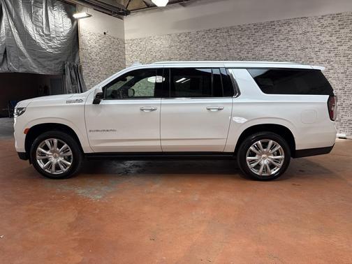 2022 Chevrolet Suburban High Country