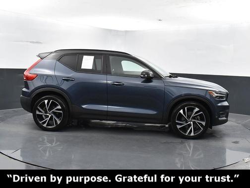 2022 Volvo XC40 T5 R-Design