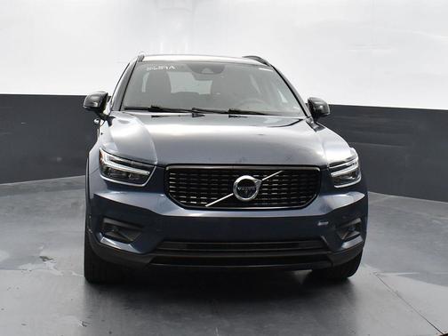 2022 Volvo XC40 T5 R-Design