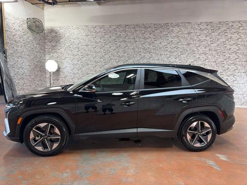 Phantom Black 2025 Hyundai TUCSON SEL Convenience