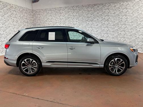 2025 Audi Q7 45 Premium Plus