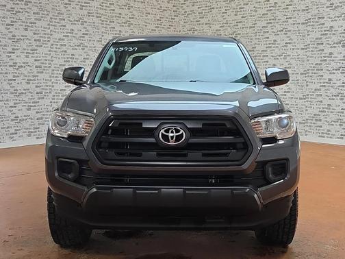 2017 Toyota Tacoma SR