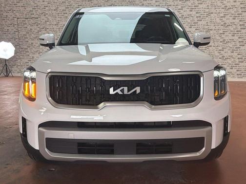 Glacial White Pearl 2025 Kia Telluride LX