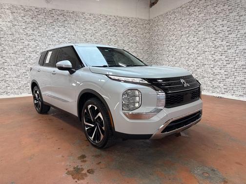 2022 Mitsubishi Outlander ES