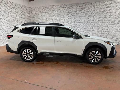 Crystal White Pearl 2024 Subaru Outback Premium