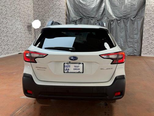 Crystal White Pearl 2024 Subaru Outback Premium
