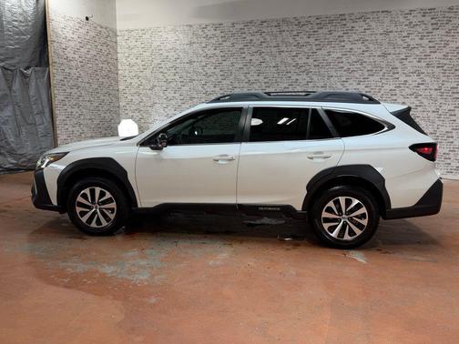 Crystal White Pearl 2024 Subaru Outback Premium