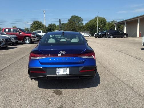 2025 Hyundai ELANTRA Limited