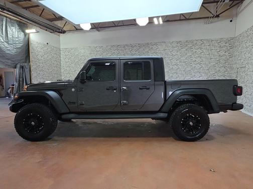 2020 Jeep Gladiator Sport