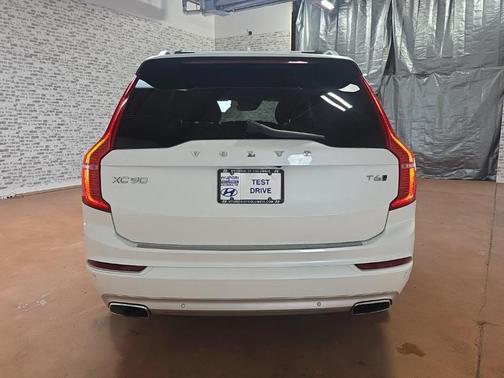 2017 Volvo XC90 T6 Momentum