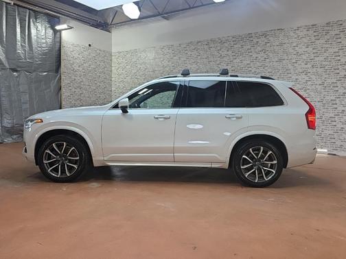 2017 Volvo XC90 T6 Momentum