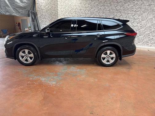 2021 Toyota Highlander LE