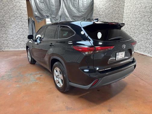 2021 Toyota Highlander LE