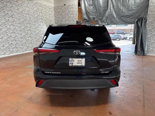 2021 Toyota Highlander LE
