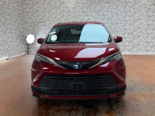 Ruby Flare Pearl 2021 Toyota Sienna LE