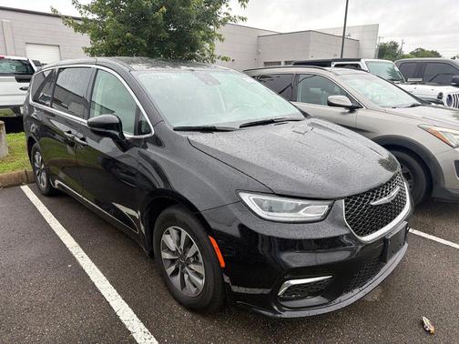 Diamond Black 2024 Chrysler Pacifica Hybrid Select