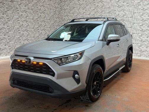 Silver Sky Metallic 2019 Toyota RAV4 XLE