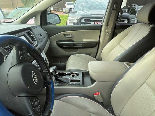 Snow White Pearl 2019 Kia Sedona EX