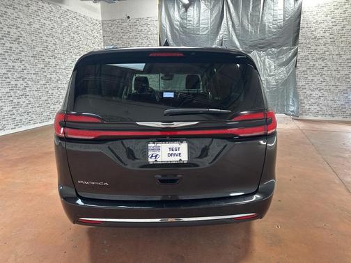 2022 Chrysler Pacifica Touring-L