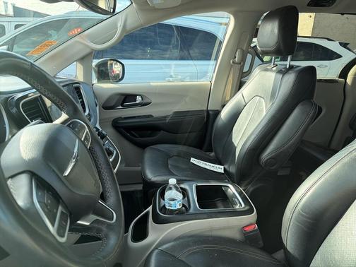 2022 Chrysler Pacifica Touring-L