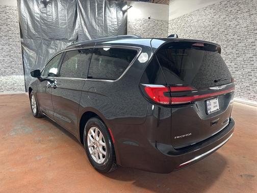2022 Chrysler Pacifica Touring-L
